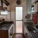 Casa charmosa em condomínio