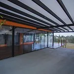 Casa charmosa em condomínio